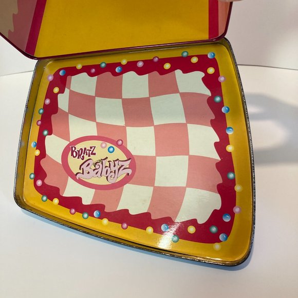 Vintage Bratz Babyz Play Tin Case MGA Y2K Mini Mart Playset 8" x 8" - Picture 12 of 15